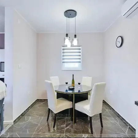 Maris Villa *