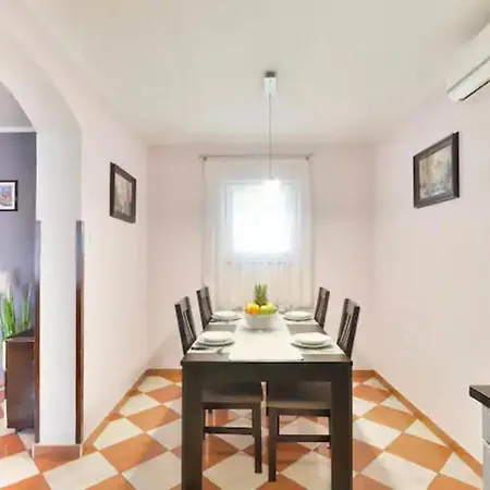 Maris Villa