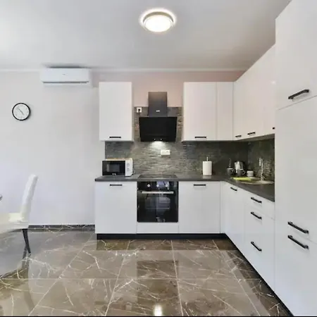 Maris Villa *