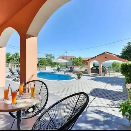 Maris Villa